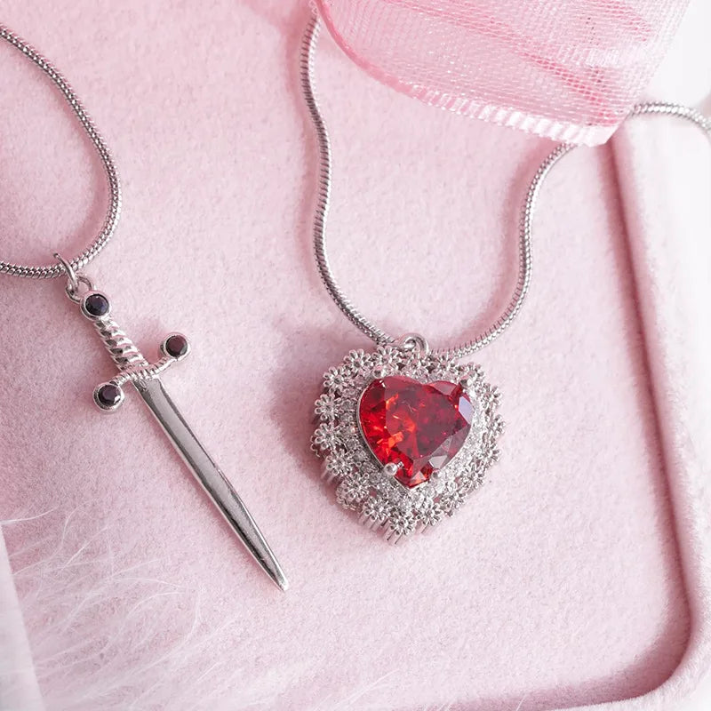 Gothic Punk One Arrow through the Heart Creative Two Color Couple Necklace Red Rhinestone Heart Dagger Necklace Good Friend Gift Fashion Jewelry