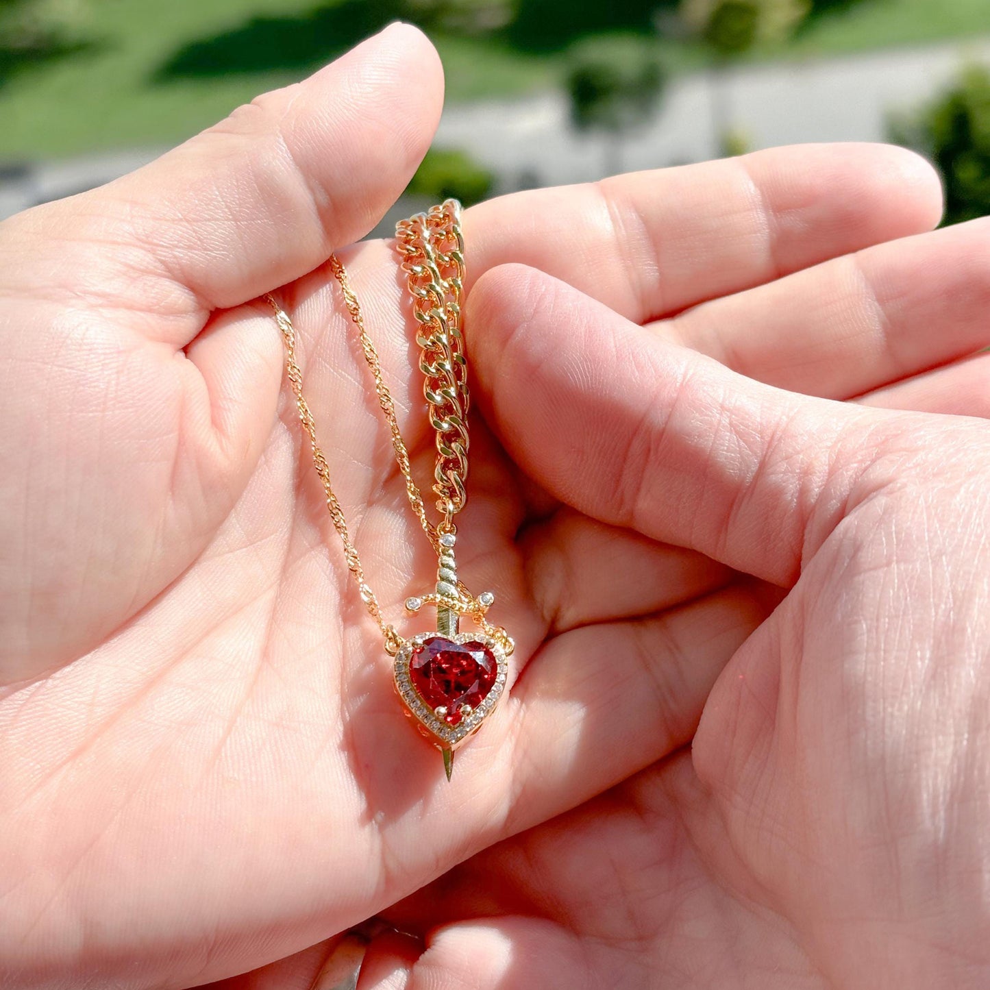 Gothic Punk One Arrow through the Heart Creative Two Color Couple Necklace Red Rhinestone Heart Dagger Necklace Good Friend Gift Fashion Jewelry