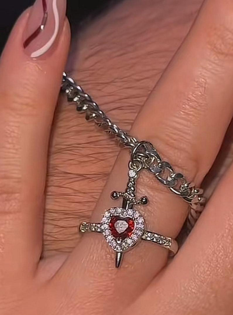 Gothic Punk One Arrow through the Heart Creative Two Color Couple Necklace Red Rhinestone Heart Dagger Necklace Good Friend Gift Fashion Jewelry