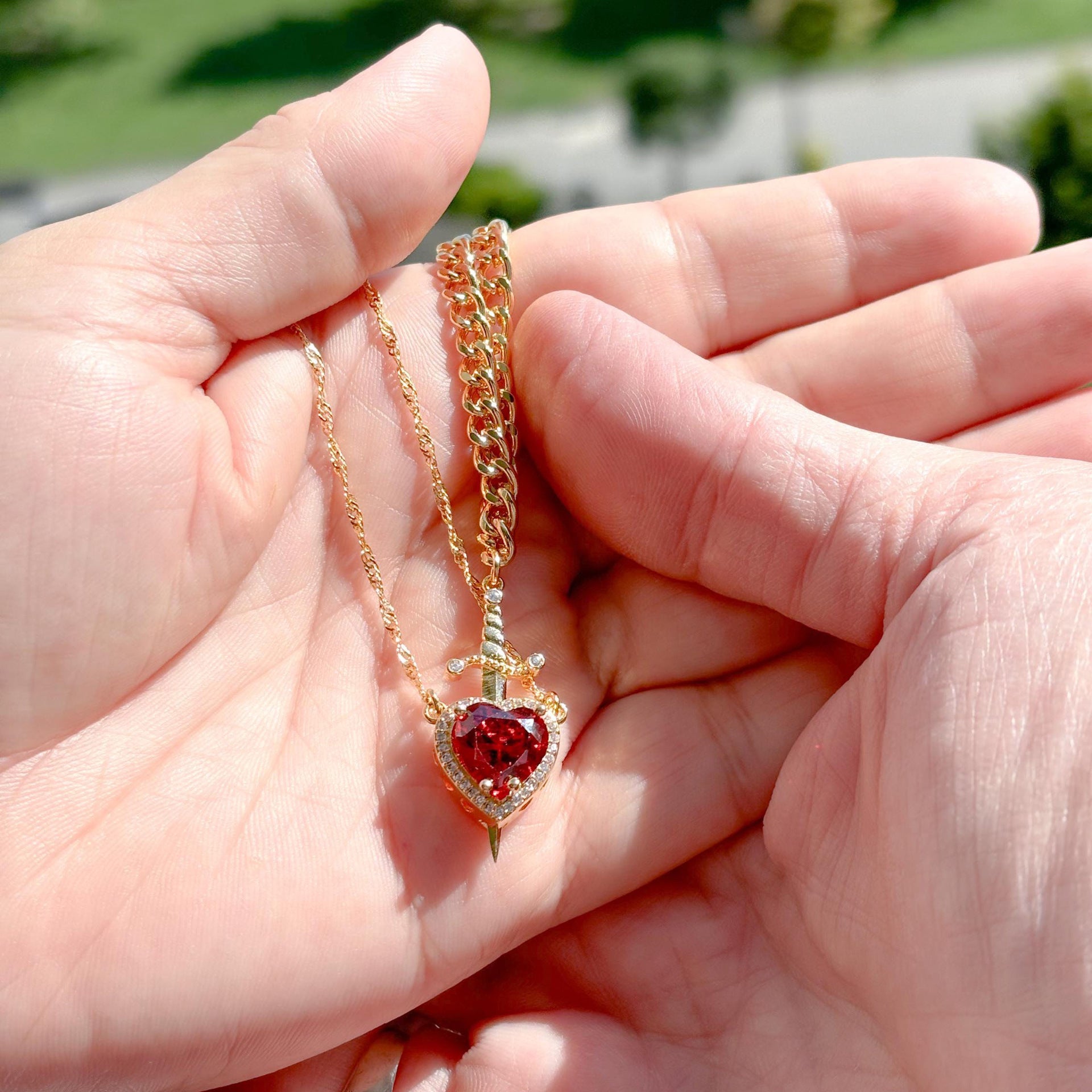 Gothic Punk One Arrow through the Heart Creative Two Color Couple Necklace Red Rhinestone Heart Dagger Necklace Good Friend Gift Fashion Jewelry